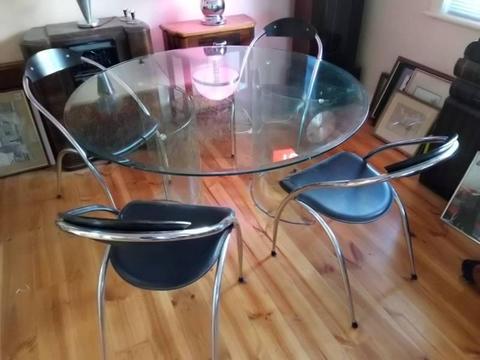 Glass top dining table and 4 chairs excellent condition