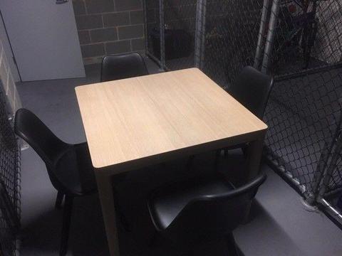 Freedom Dinning table $190
