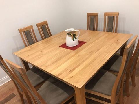 Modern Dining Table & Chairs in Mint Condition