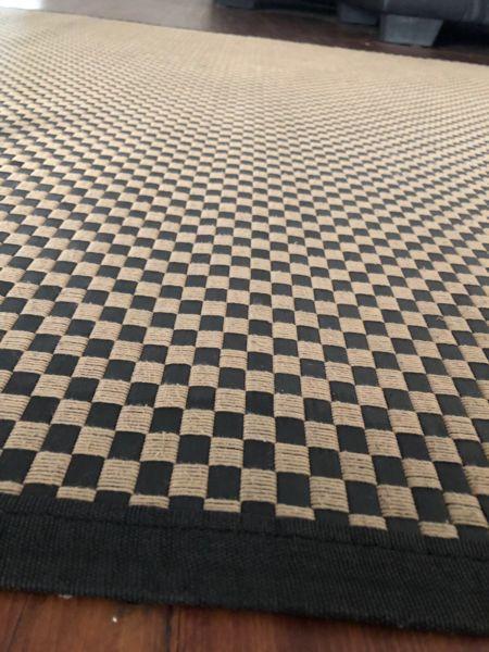 Dining table Rug, Very Good condition