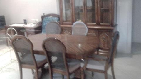 MOVING SALE ! DINING ROOM SETTING