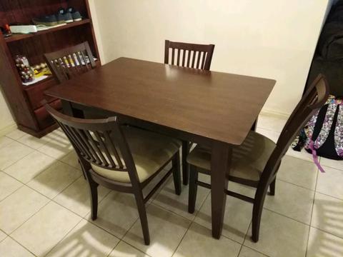 Table x4 chairs