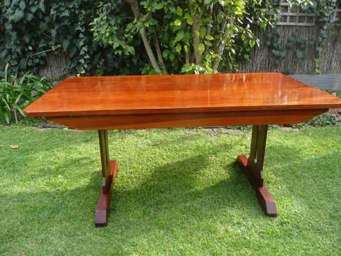 Deco vintage cedar table