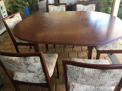 6 seater dinning table and chairs