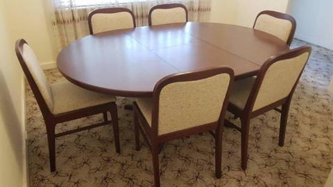 Quality Dinning table with 6 chairs