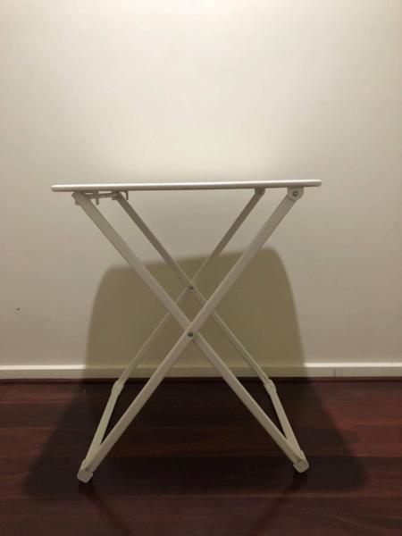 Foldable table