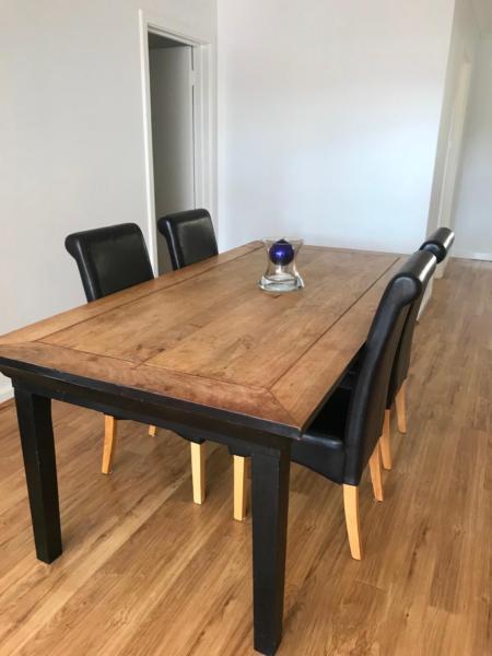 Dining table and 4 leather chairs