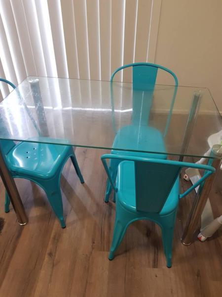 4 seat dinning table