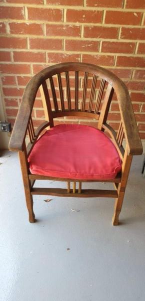 Six-seat Outdoor Table and Chairs (teak) - very good condition