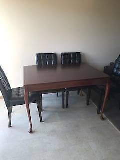 Kitchen Table and chairs Leather seats excellent condition