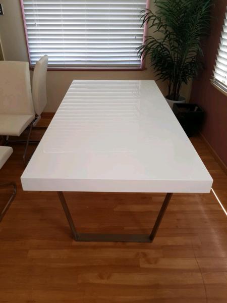 Dining table white