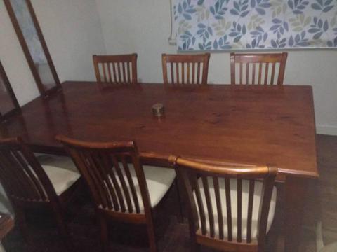 Beautiful 6 seater dining table set
