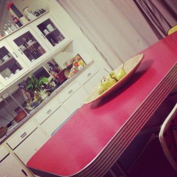 Retro red laminate kitchen table & x6 vinyl kitchen chairs