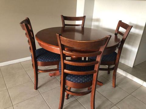 Casual table and 4 chairs