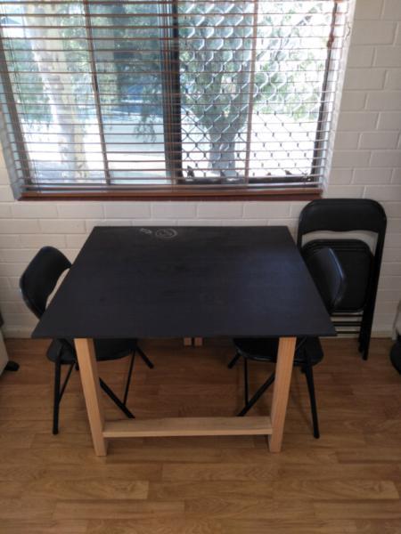 Extendable Table & Chairs