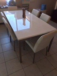 Dining table with 6 Chairs