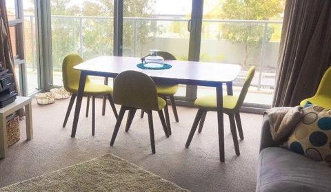 6 seater wooden dining table - Beautiful quality and style - Like new