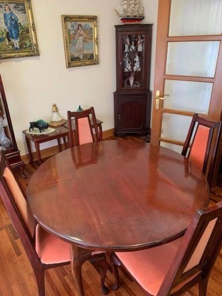 Quuen Anne style dining table and six chairs