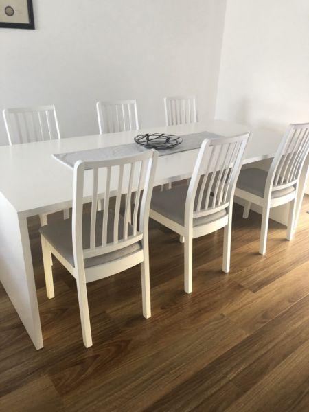 6 seat Dining table