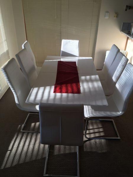 Dinning Table & Chairs 8 Seater Extendable VGC