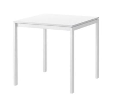 Small dining table (2-4 seater)