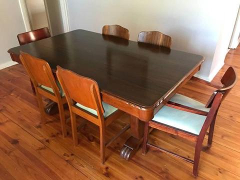 Antique / Vintage Walnut Dining Setting w 6 Chairs (inc 2 carver)