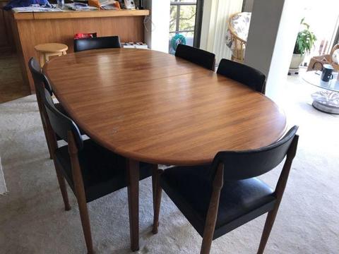 Extension Table and 8 chairs