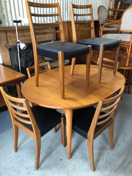 Mid century dining setting table 6 chairs. Oval extension table i