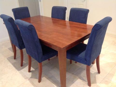 SOLID TIMBER DINING SUITE