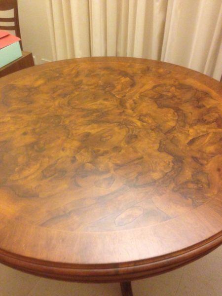 Round Antique Table of Italian style