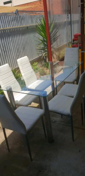 Glass dining table 6x chairs