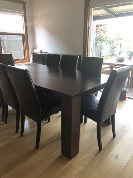 Dining table, 10 chairs and matching buffet