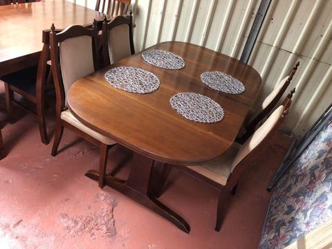 (Delivery available)extendable dining table with chairs