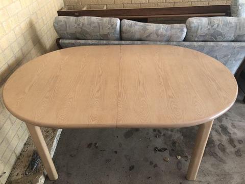 Dining table (extendable) and 6 chairs