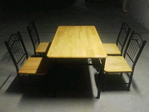 MOVING SALE: hardwood table woth 4 matching chairs