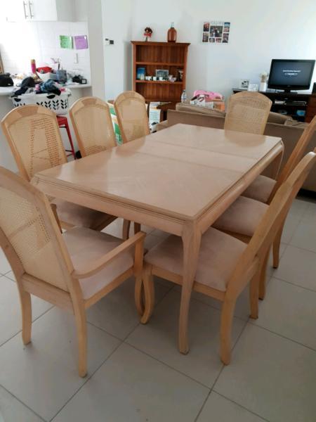 8 seater dining table/ dinner table