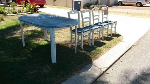 Free dining suite