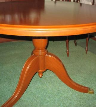 Dining room table -ROUND