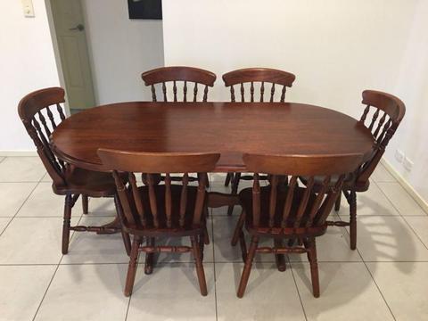 6 seater Dining Table (Need Gone, make me an offer)!