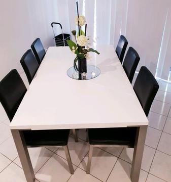 Modern Dining Table & Chairs