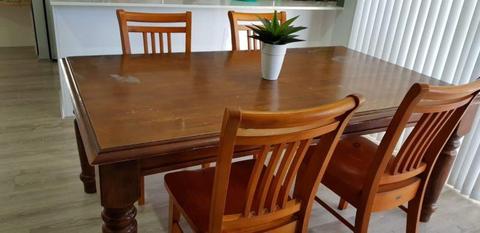 Dining table and chair set