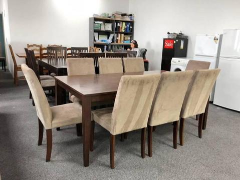 TODAY DELIVERY BEAUTIFUL MODERN 9 pcs dining table and chairs