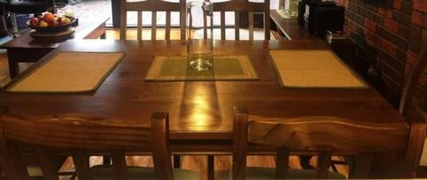Freedom dining table
