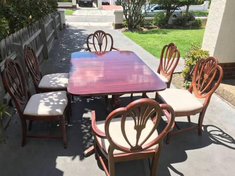 DREXEL (AMERICAN) DINING TABLE AND CHAIRS