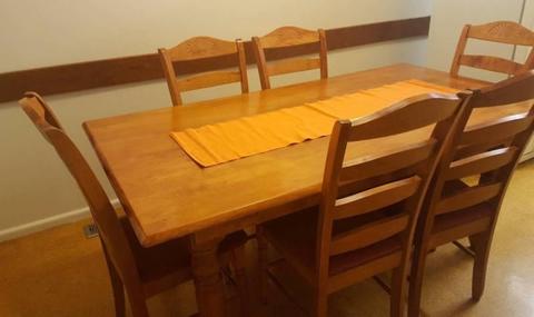6 sitters dining table