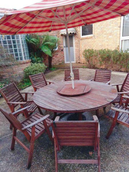 Quality Solid Wood Outdoor Table and Chairs