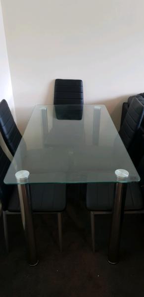6 seater dining table with chairs included