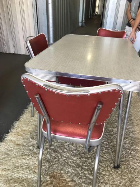 Retro table/chairs