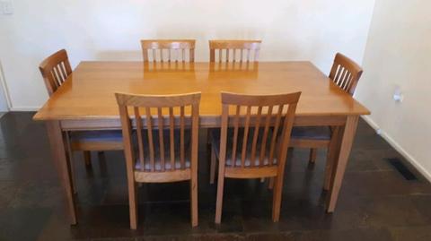 Dining Table urgently wanting to sell!