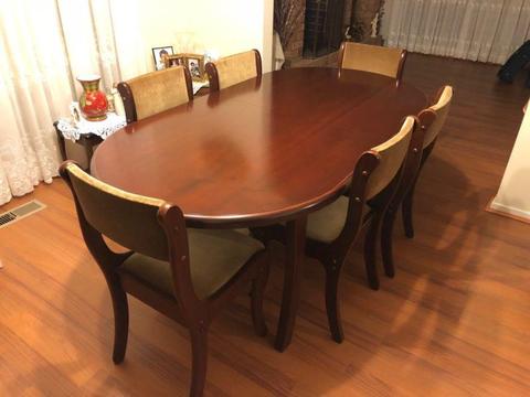 DINNING TABLE WITH 8 CHAIRS